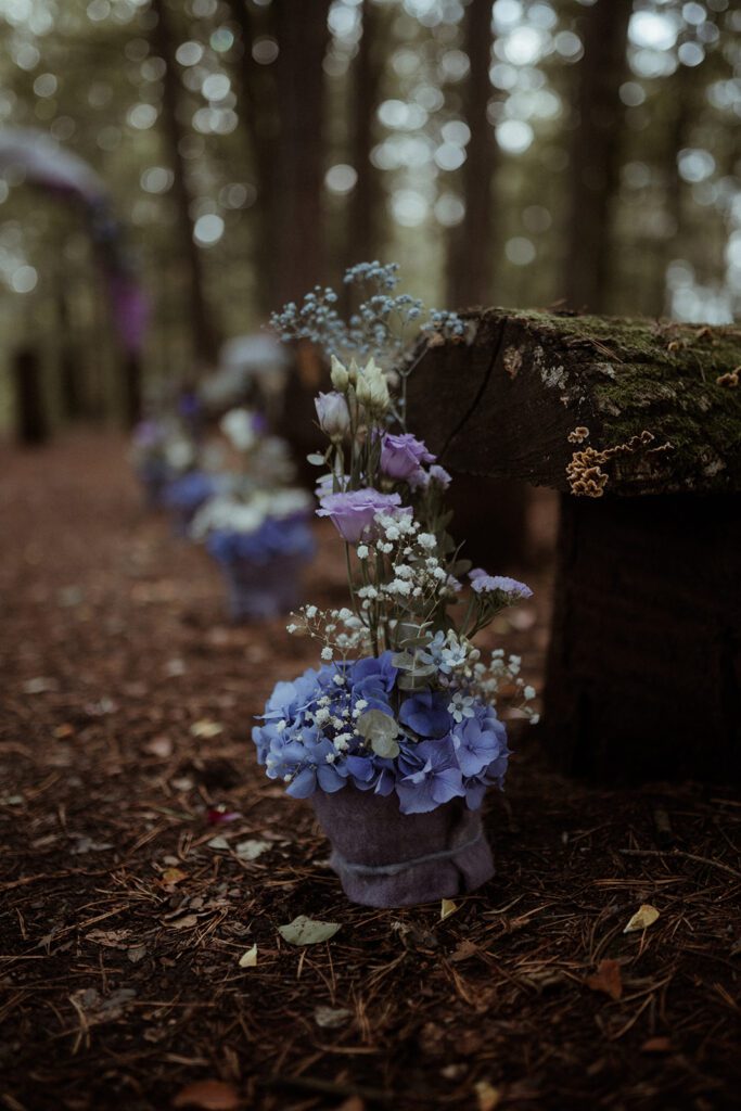 Blumendetails vorm Altar 