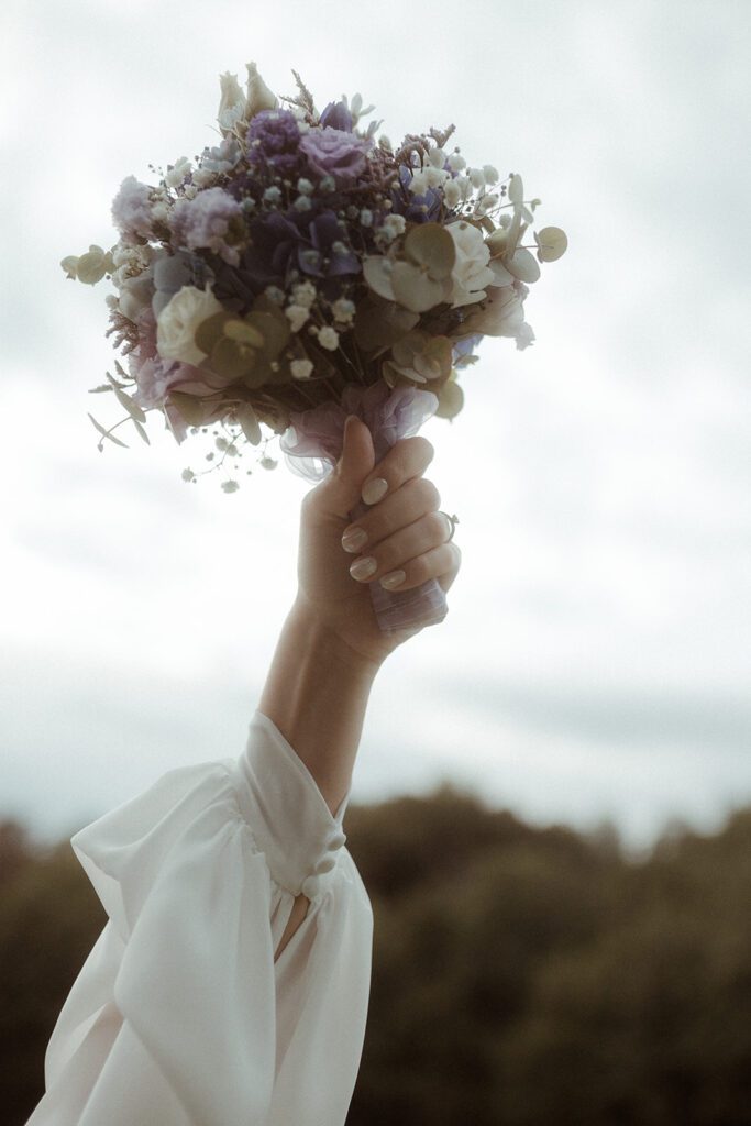 Brautstrauße bei der Waldhochzeit Edelstauden