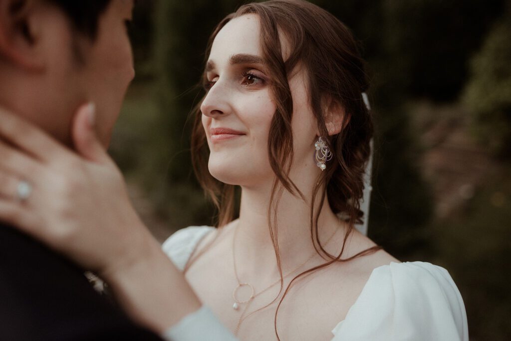 Romantische Aufnahme Waldhochzeit Edelstauden – Hochzeitsfotografin Graz